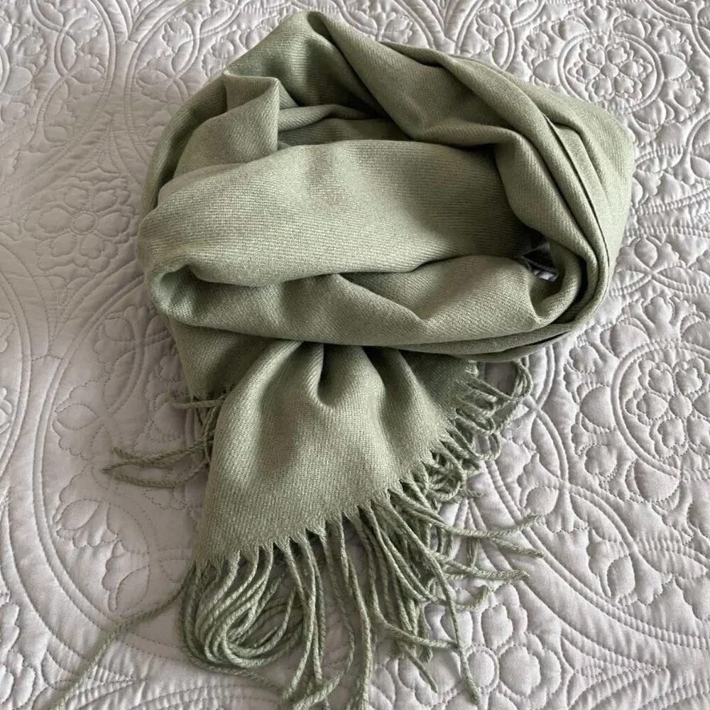 The soft warm pistachio-colored scarve made of a mixture of acrylic and cashmere